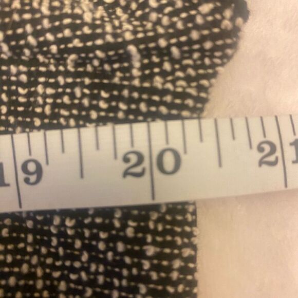 Banana Republic Textured Ruffle Sleeve Top – Size Large - Picture 10 of 11